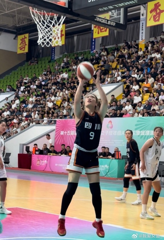 残暴全运会女篮资格赛：四川狂胜山西109分 李梦10中10轰25分